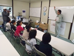 まずはドングリの勉強から