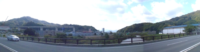 これでＡ１橋台～Ｐ６橋脚間の桁がつながりました。