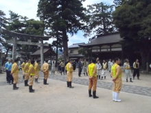 神社にて安全祈願を行いました。