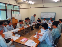 事務所内で説明等しています。